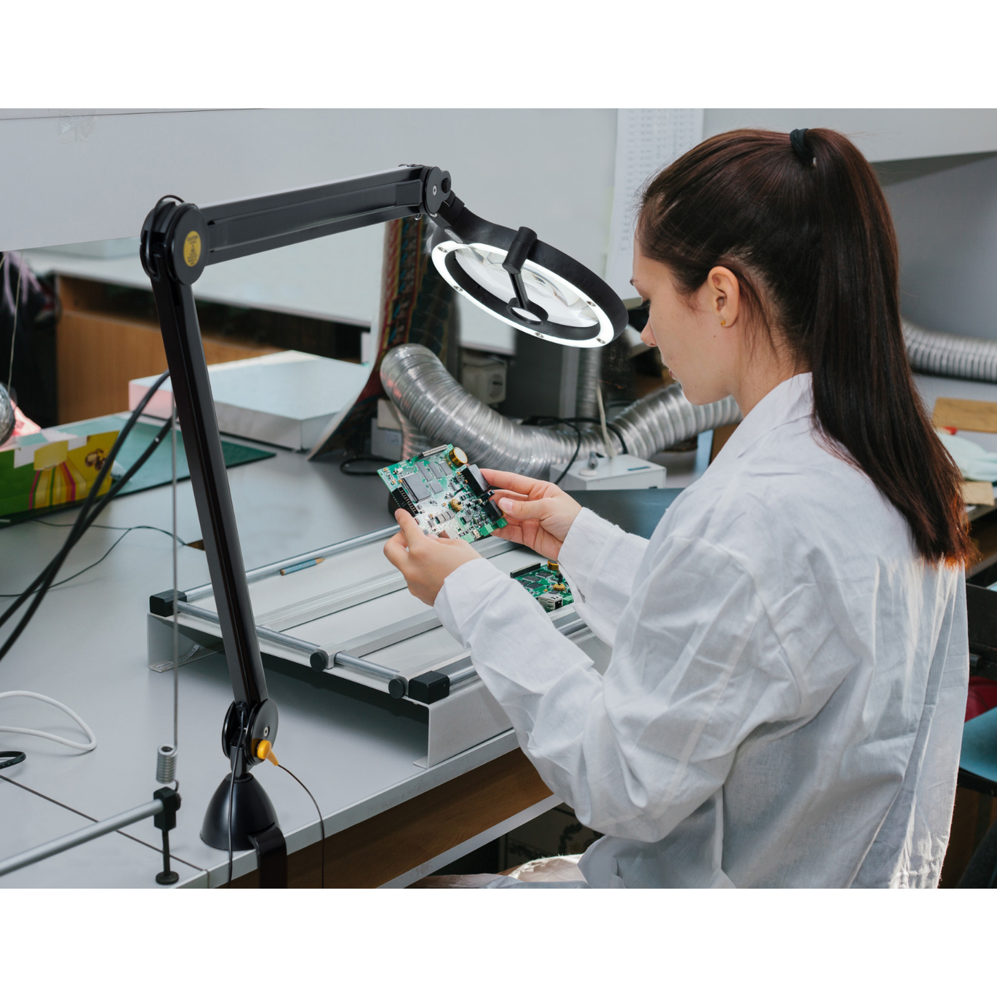 iQ ESD Daylight & UV Magnifier